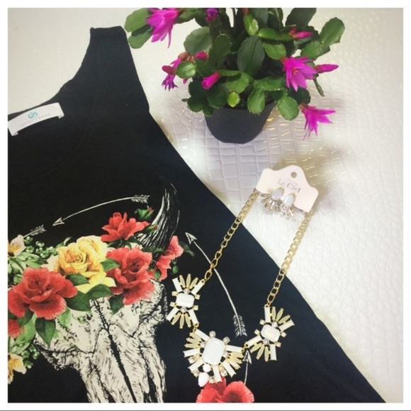 Bull Horn Graphic Tank Top - Picture 4 of 5